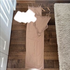 SKIMS FITS EVERYBODY LACE LONG SLIP DRESS, CAMI BODYSUIT SIENNA XS/SMALL